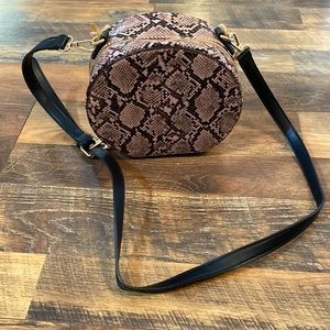 NWOT pink snakeskin crossbody round bag
